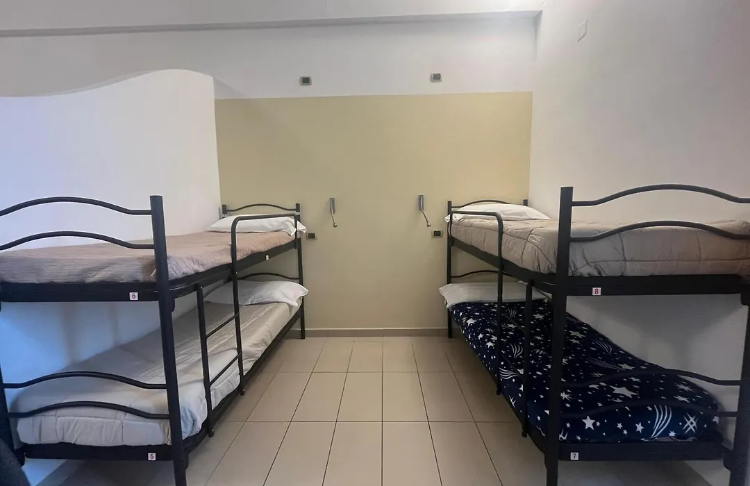 Seven Hostel&Rooms-1