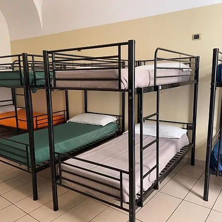 Seven Hostel & Rooms-3